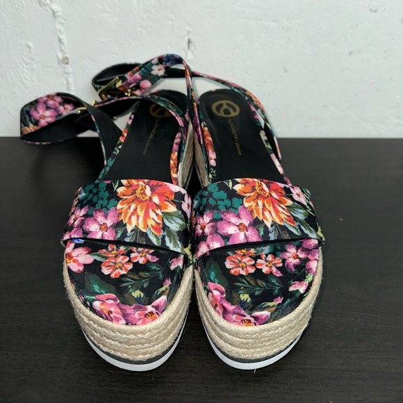 The Wishbone Collection Platform Floral Espadrille Size  10 - Picture 3 of 7
